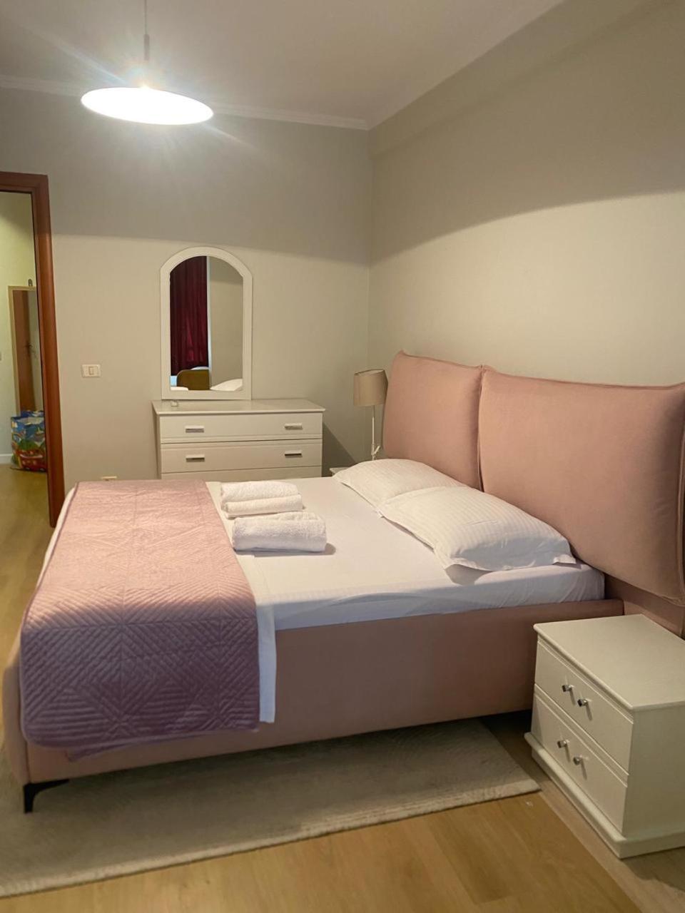 Mina Apartment Tirana Exteriör bild